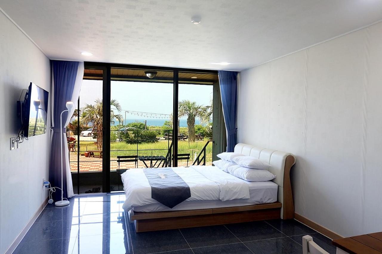 J Raum Resort Сеогвипо Екстериор снимка