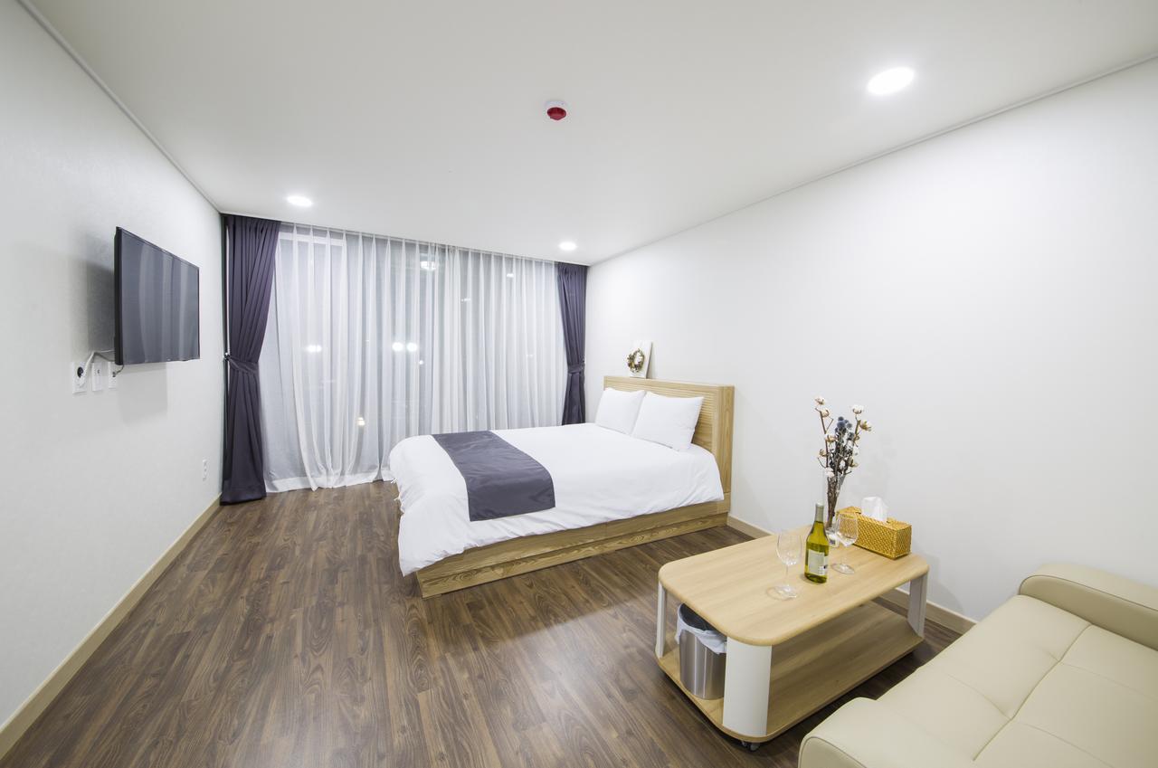 J Raum Resort Сеогвипо Екстериор снимка