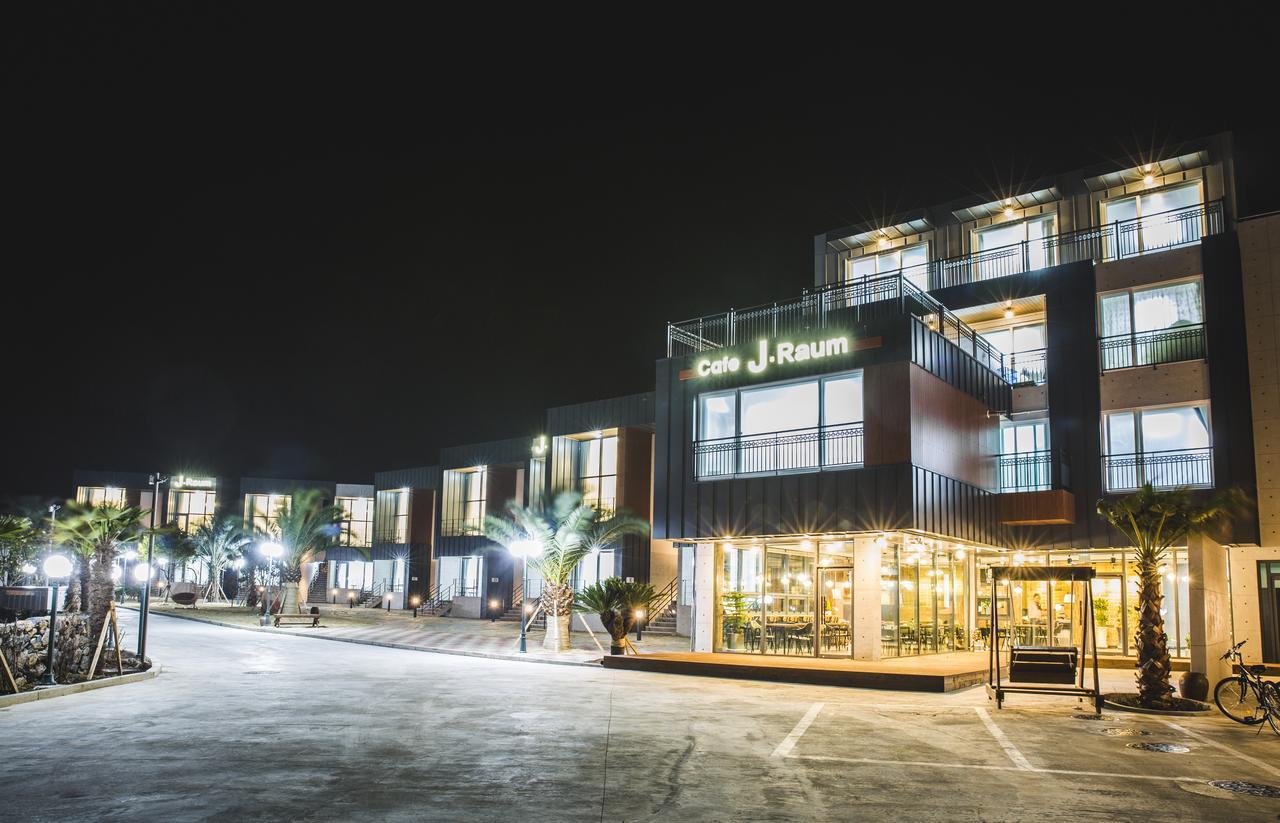 J Raum Resort Сеогвипо Екстериор снимка