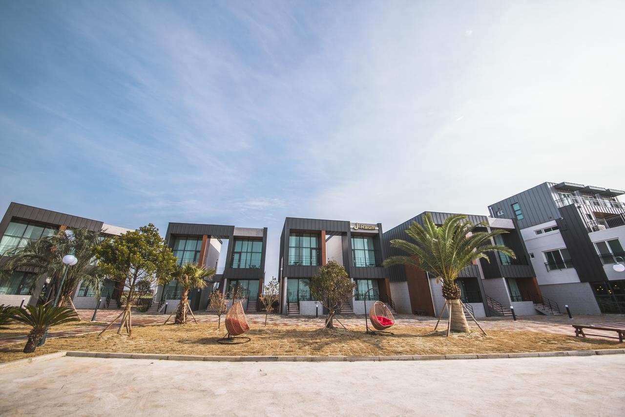 J Raum Resort Сеогвипо Екстериор снимка