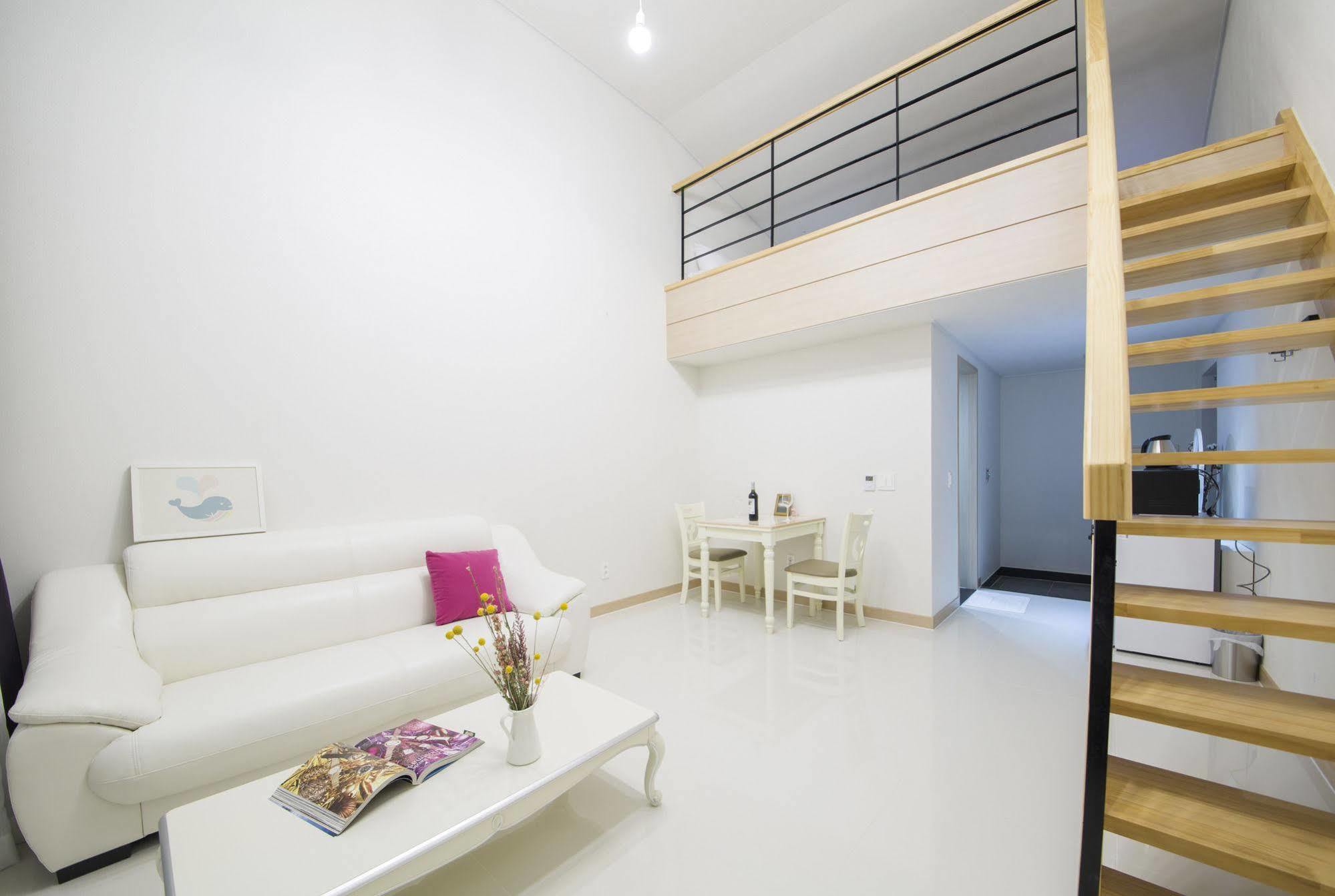 J Raum Resort Сеогвипо Екстериор снимка