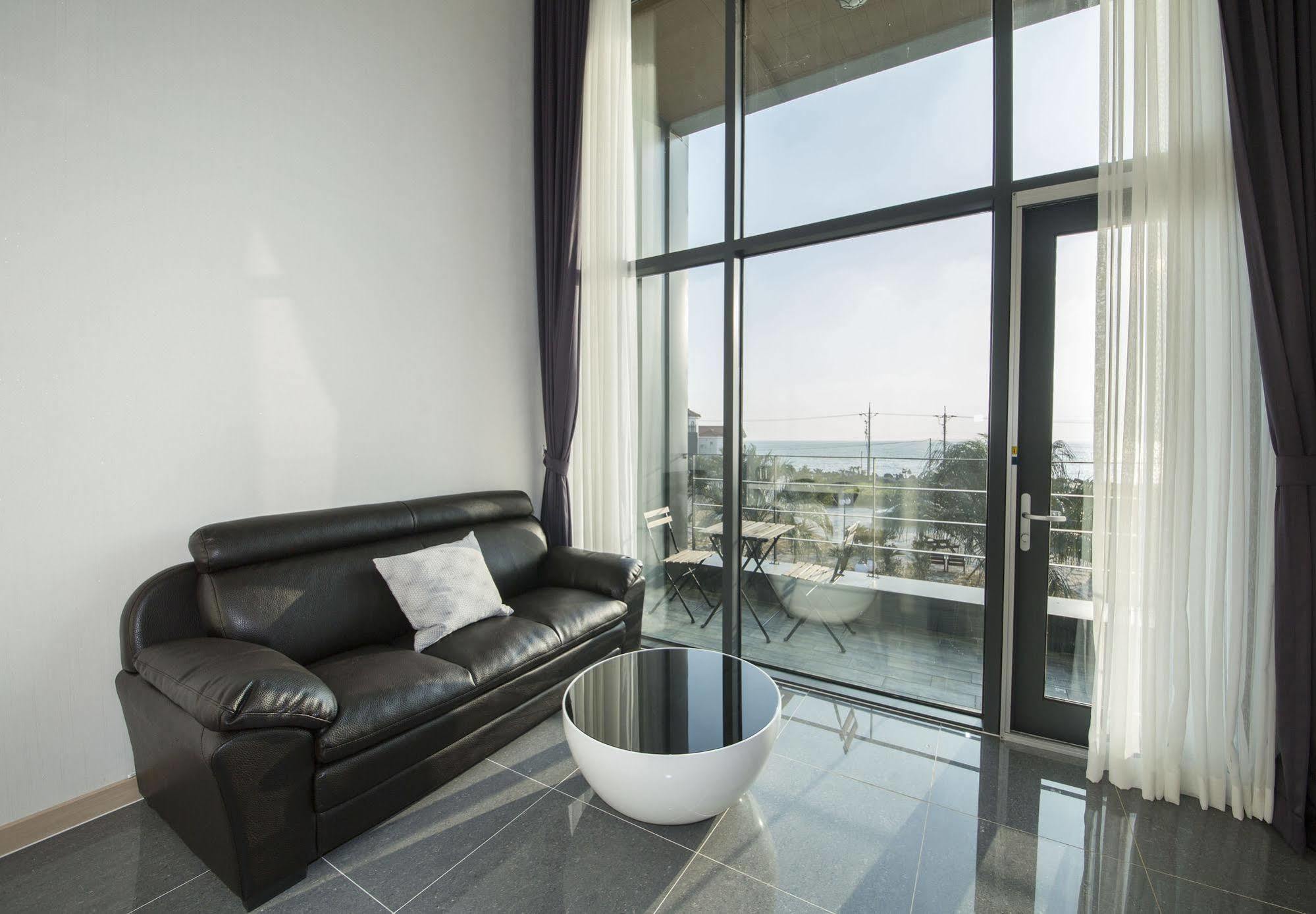 J Raum Resort Сеогвипо Екстериор снимка