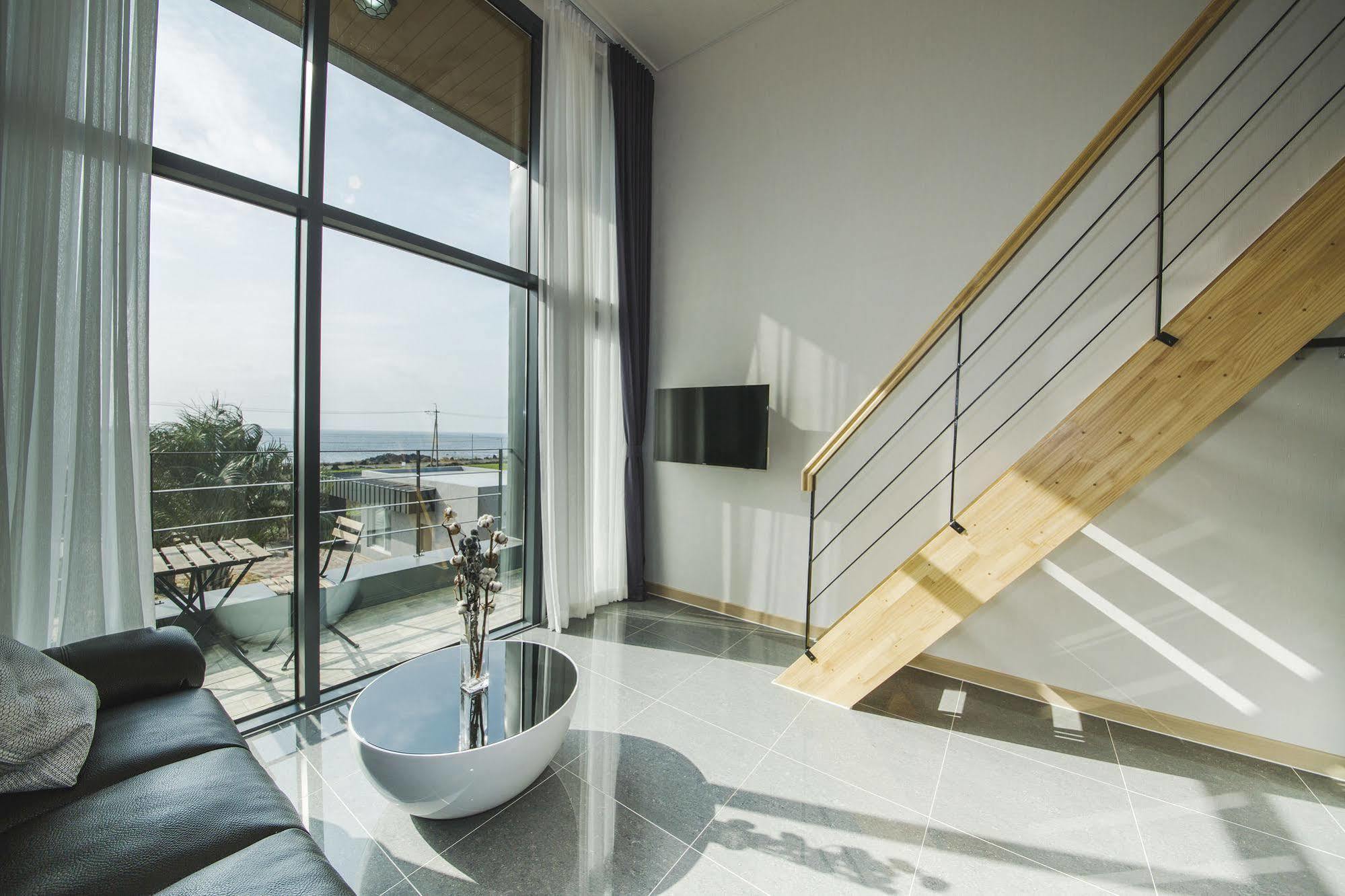 J Raum Resort Сеогвипо Екстериор снимка