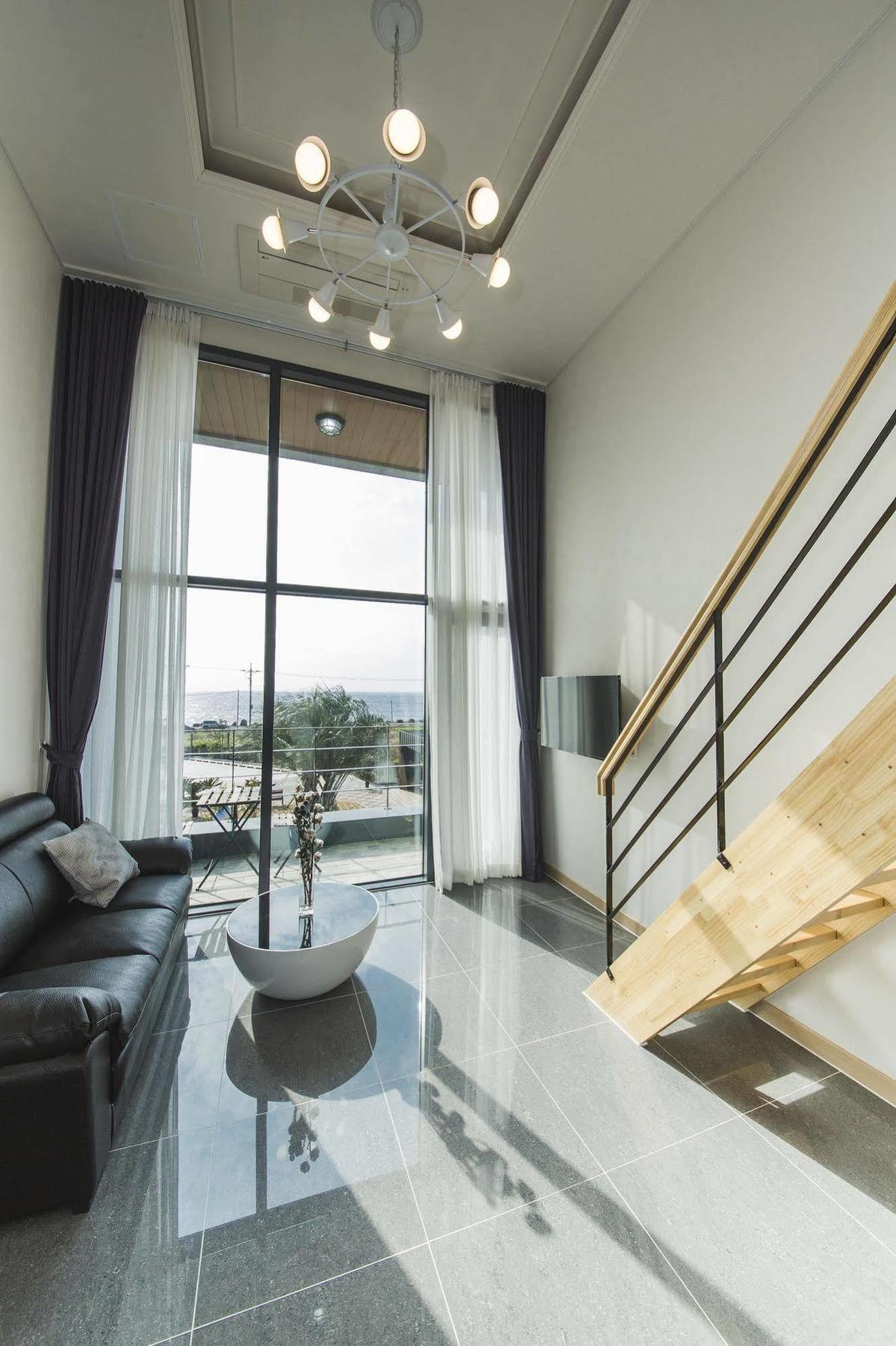 J Raum Resort Сеогвипо Екстериор снимка