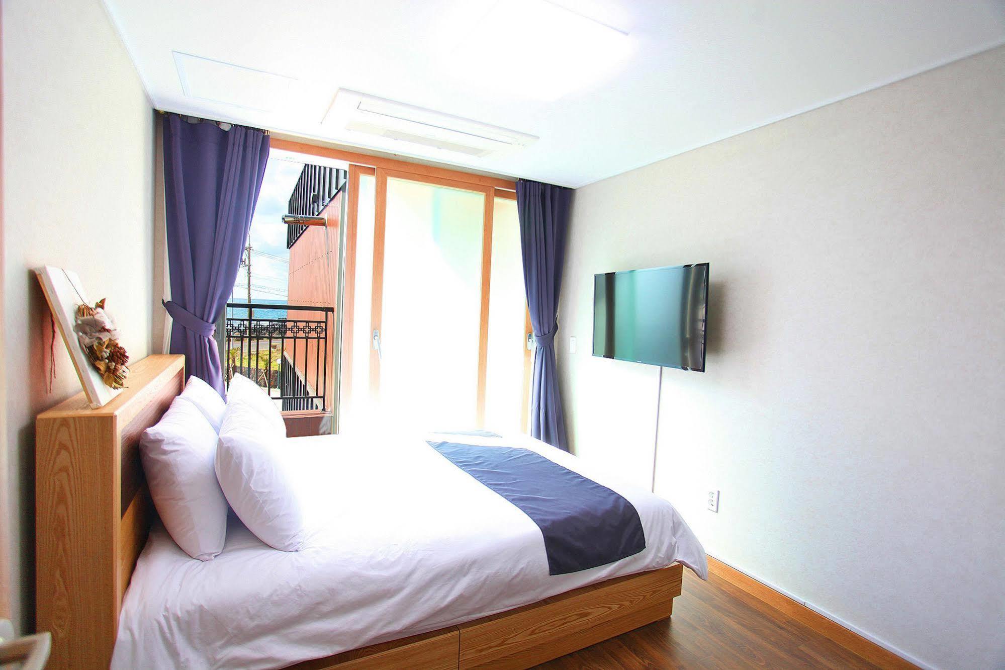 J Raum Resort Сеогвипо Екстериор снимка