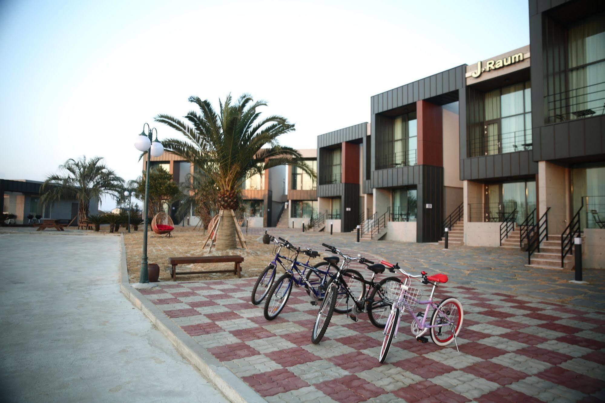 J Raum Resort Сеогвипо Екстериор снимка